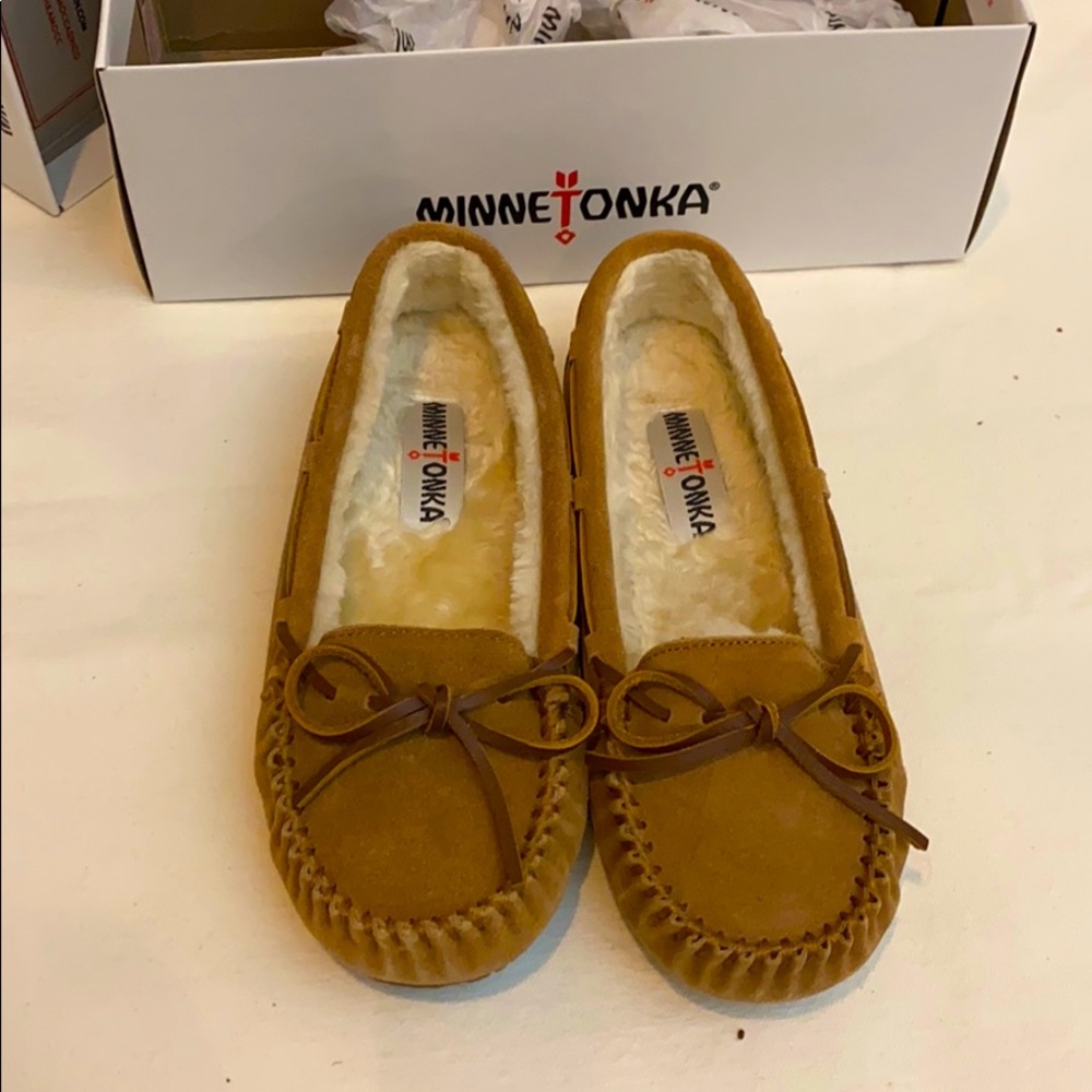 NIB Minnetonka Moccasins sz7